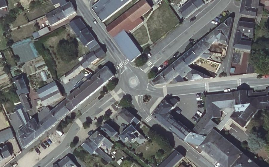Vue aérienne du Rond-point anonyme n°204426141