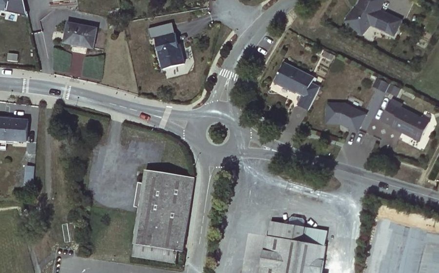 Vue aérienne du Rond-point anonyme n°204426337