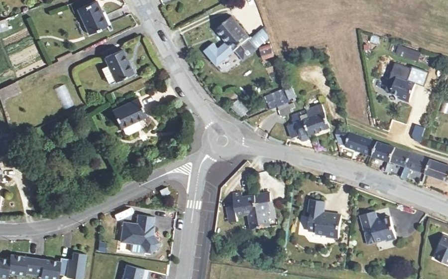 Vue aérienne du Rond-point anonyme n°204431821