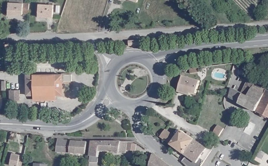 Vue aérienne du Rond-point anonyme n°204507103