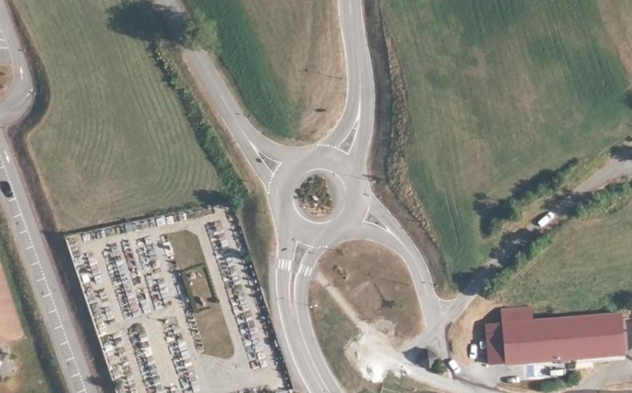 Vue aérienne du Rond-point anonyme n°204514704