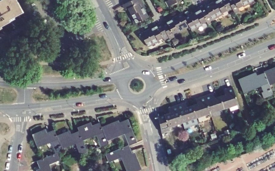 Vue aérienne du Rond-point anonyme n°204536374