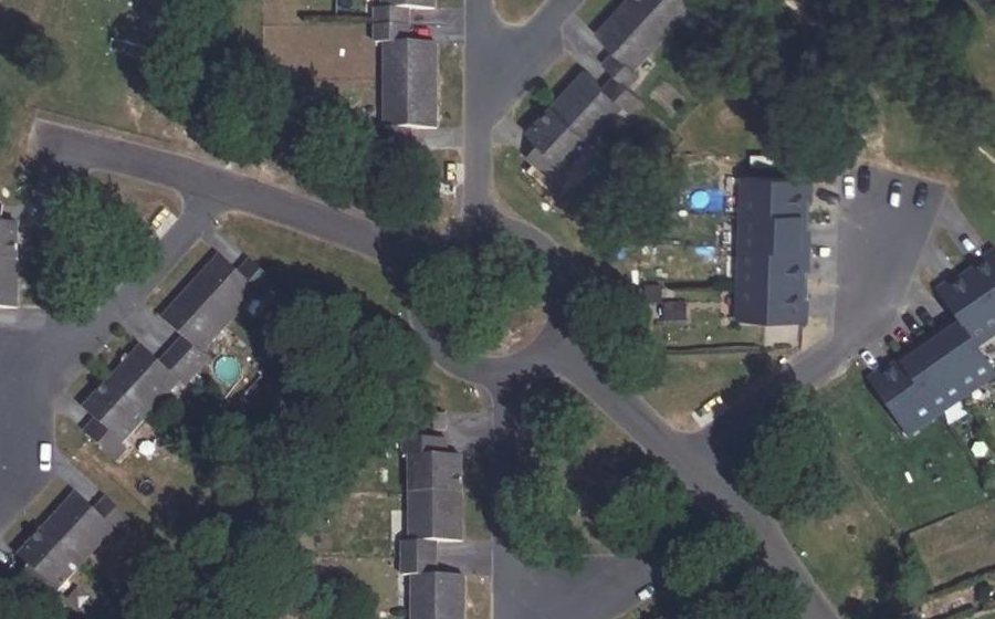 Vue aérienne du Rond-point anonyme n°204575229