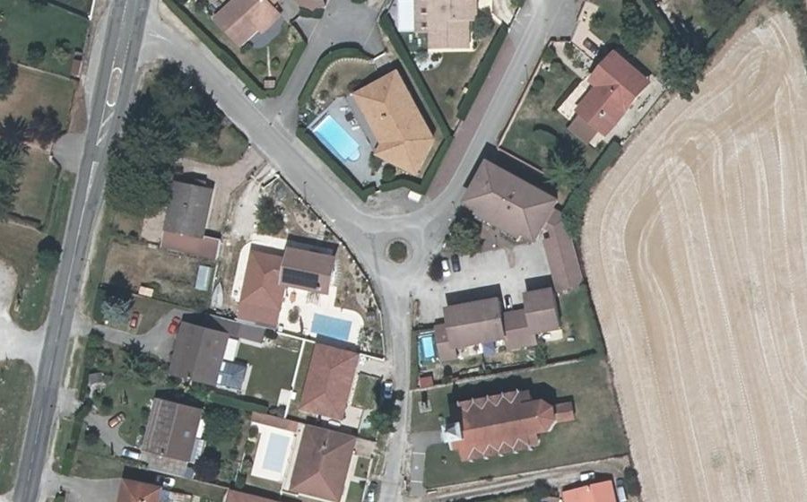 Vue aérienne du Rond-point anonyme n°204584789