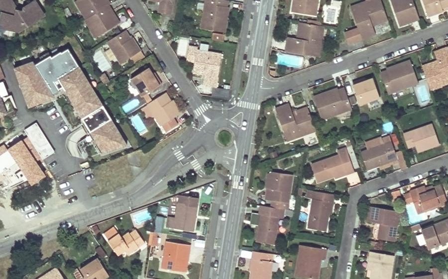Vue aérienne du Rond-point anonyme n°204659006