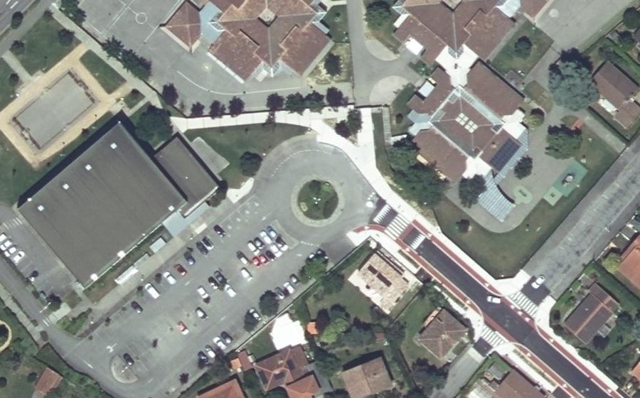 Vue aérienne du Rond-point anonyme n°204661222