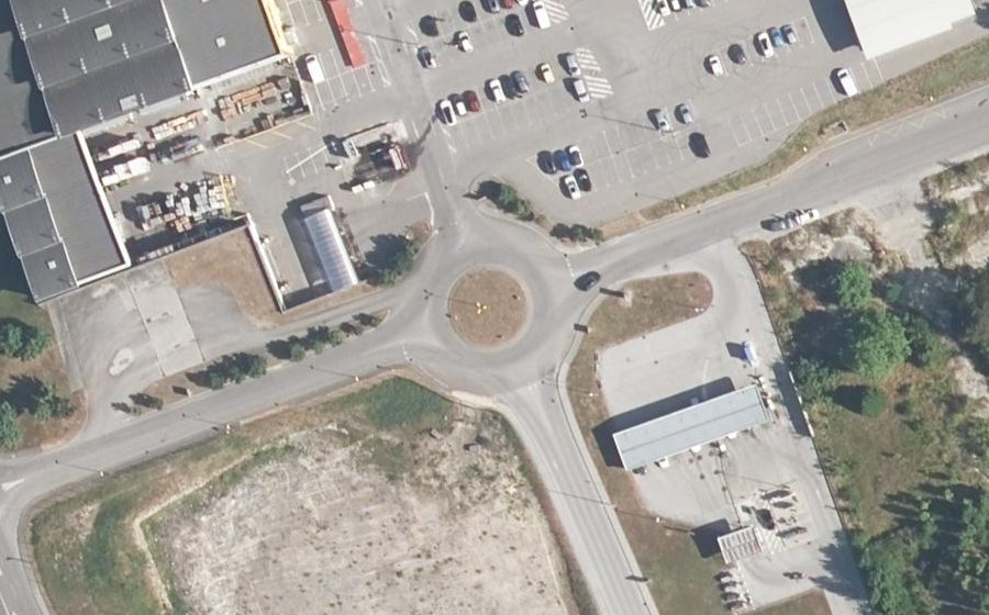 Vue aérienne du Rond-point anonyme n°204684936