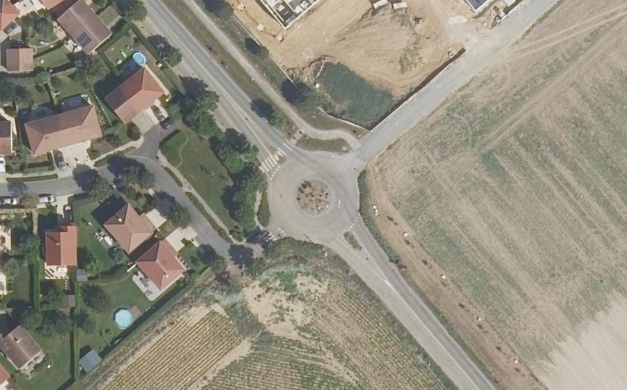 Vue aérienne du Rond-point anonyme n°204721083