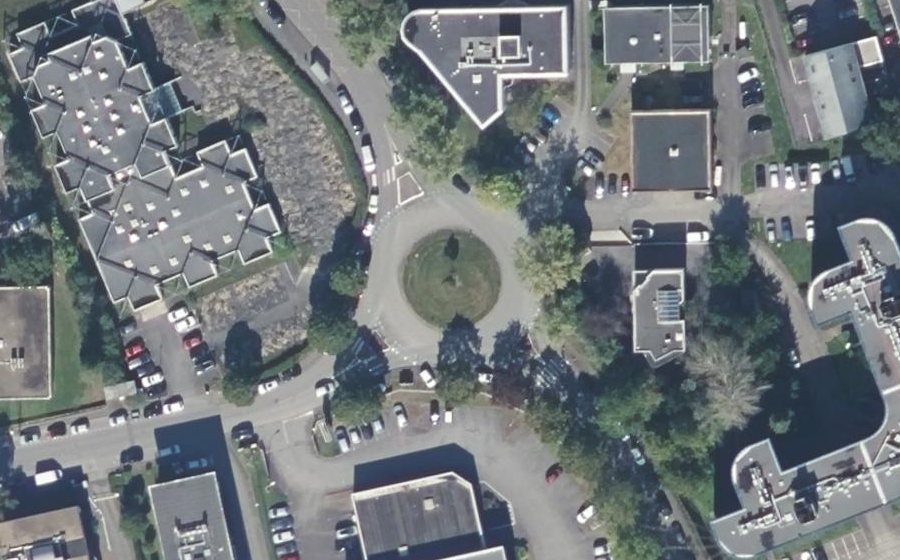 Vue aérienne du Rond-point anonyme n°20473096