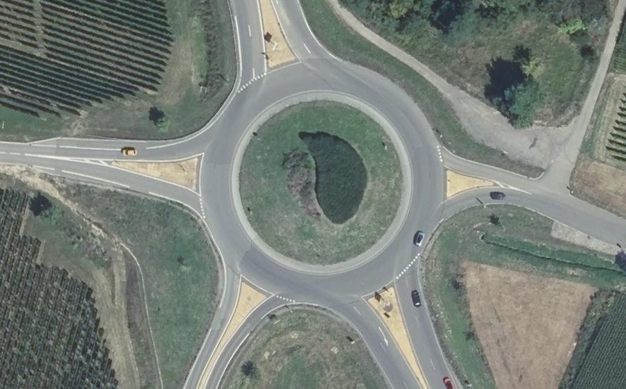 Vue aérienne du Rond-point anonyme n°20475858
