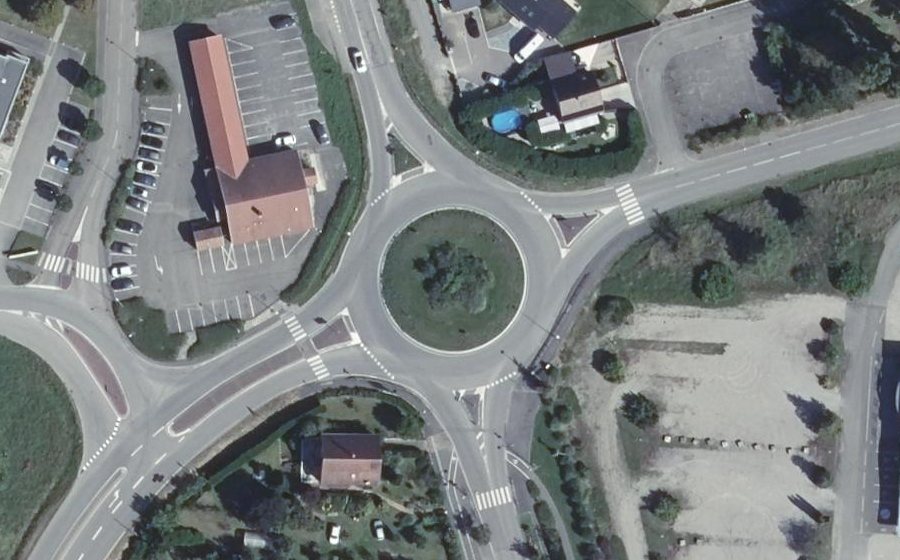 Vue aérienne du Rond-point anonyme n°20477640