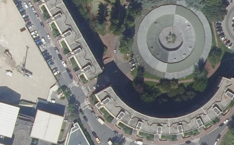 Vue aérienne du Rond-point anonyme n°204829479
