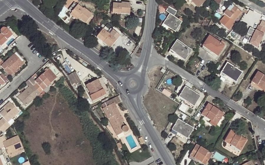 Vue aérienne du Rond-point anonyme n°204850959