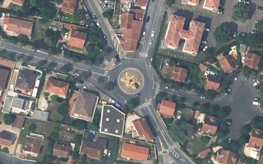 Vue aérienne du Rond-point anonyme n°20491441