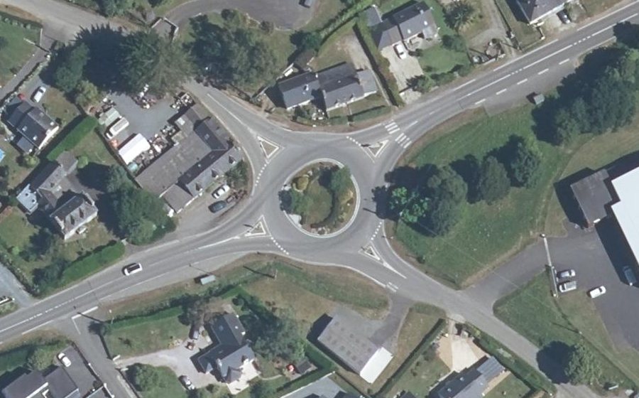 Vue aérienne du Rond-point anonyme n°205013184