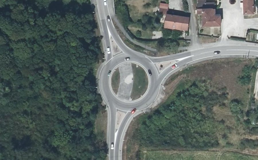 Vue aérienne du Rond-point anonyme n°205036263