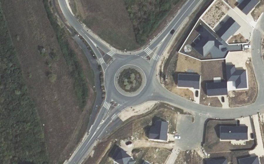 Vue aérienne du Rond-point anonyme n°205052704