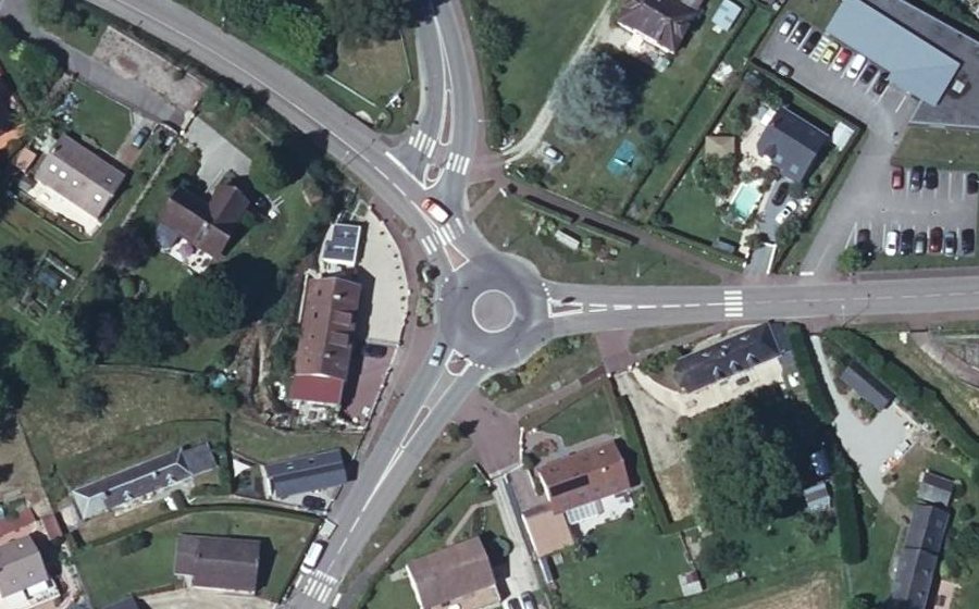 Vue aérienne du Rond-point anonyme n°205059507