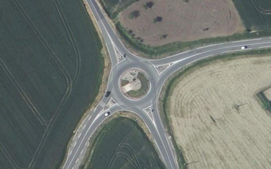Vue aérienne du Rond-point anonyme n°205084522