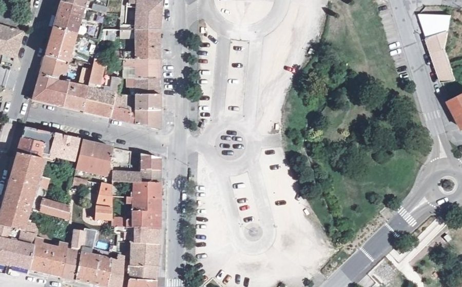 Vue aérienne du Rond-point anonyme n°205107699
