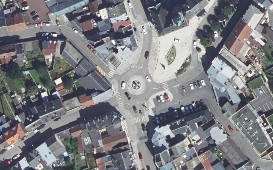 Vue aérienne du Rond-point anonyme n°205186071