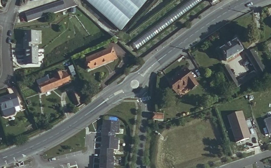 Vue aérienne du Rond-point anonyme n°205222325