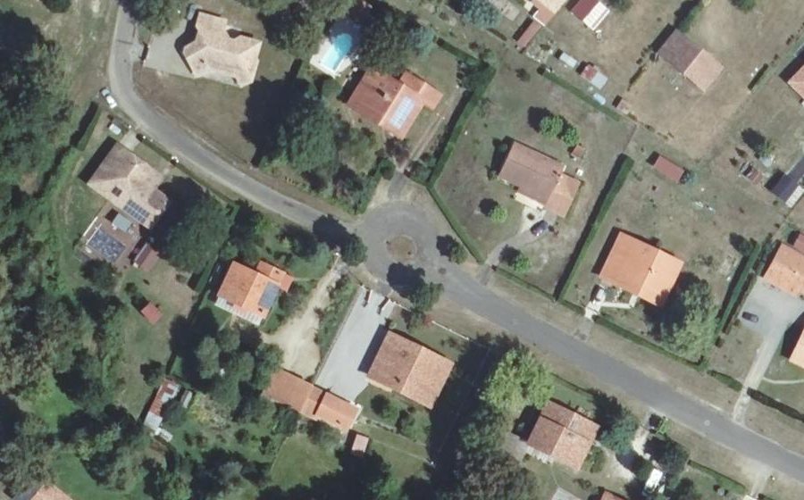 Vue aérienne du Rond-point anonyme n°205274939