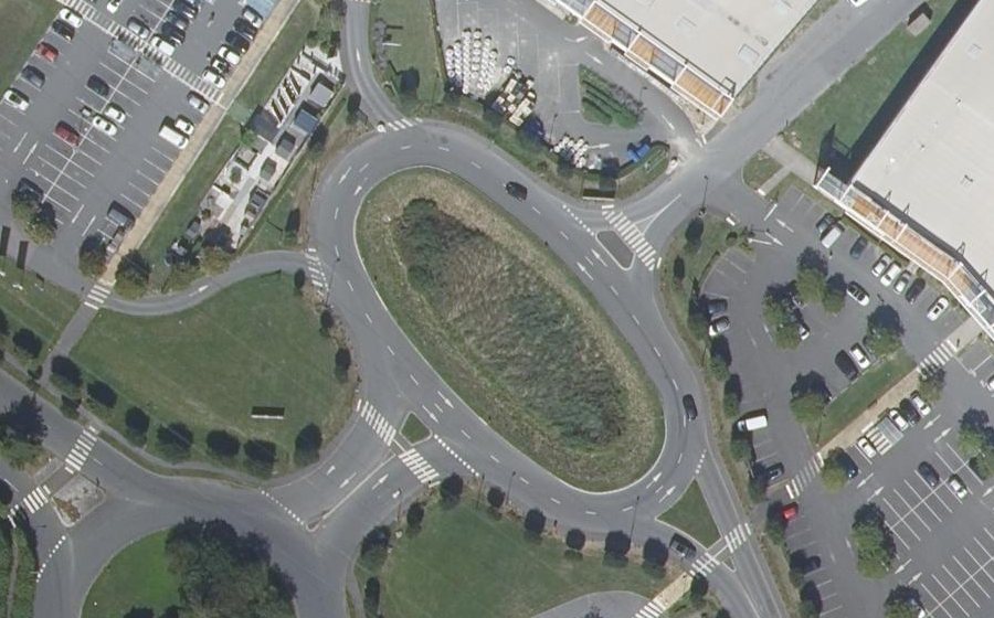 Vue aérienne du Rond-point anonyme n°205332828