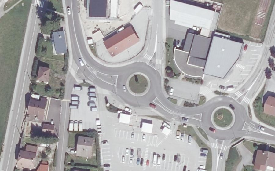 Vue aérienne du Rond-point anonyme n°205343513
