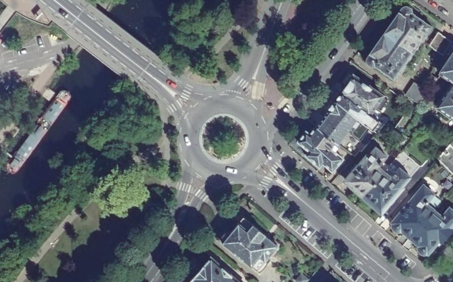 Vue aérienne du Rond-point anonyme n°205386298