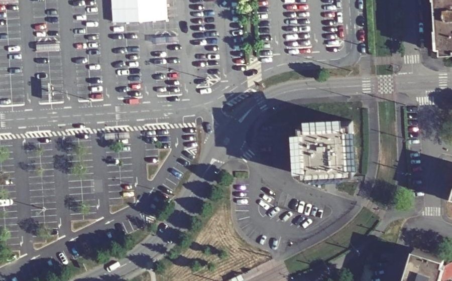 Vue aérienne du Rond-point anonyme n°205435763