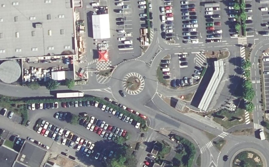 Vue aérienne du Rond-point anonyme n°205435764