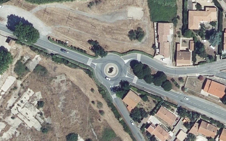 Vue aérienne du Rond-point anonyme n°205455505