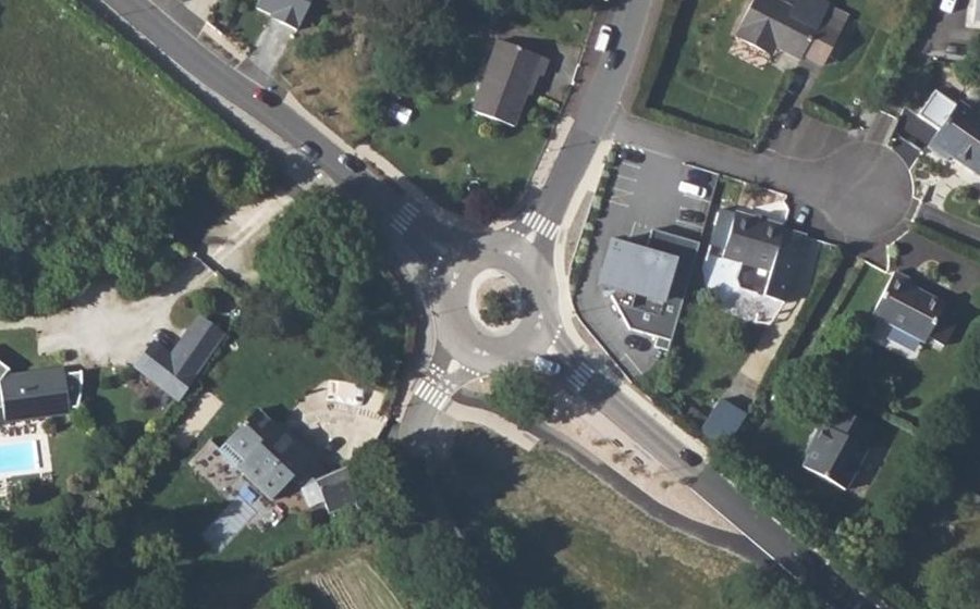 Vue aérienne du Rond-point anonyme n°205506963