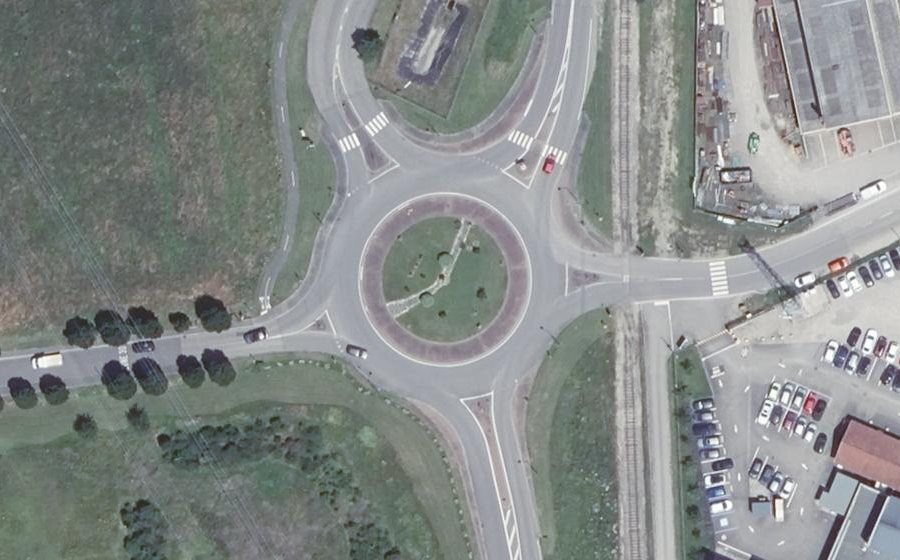 Vue aérienne du Rond-point anonyme n°20552615