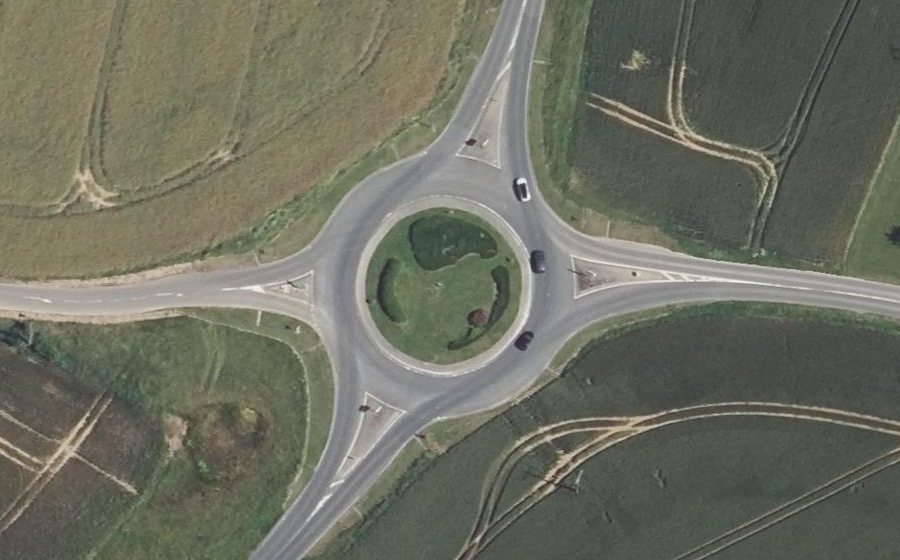 Vue aérienne du Rond-point anonyme n°205544329
