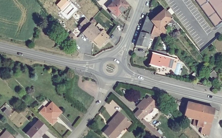 Vue aérienne du Rond-point anonyme n°205604999