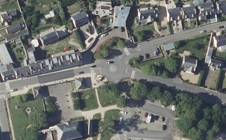 Vue aérienne du Rond-point anonyme n°205664272