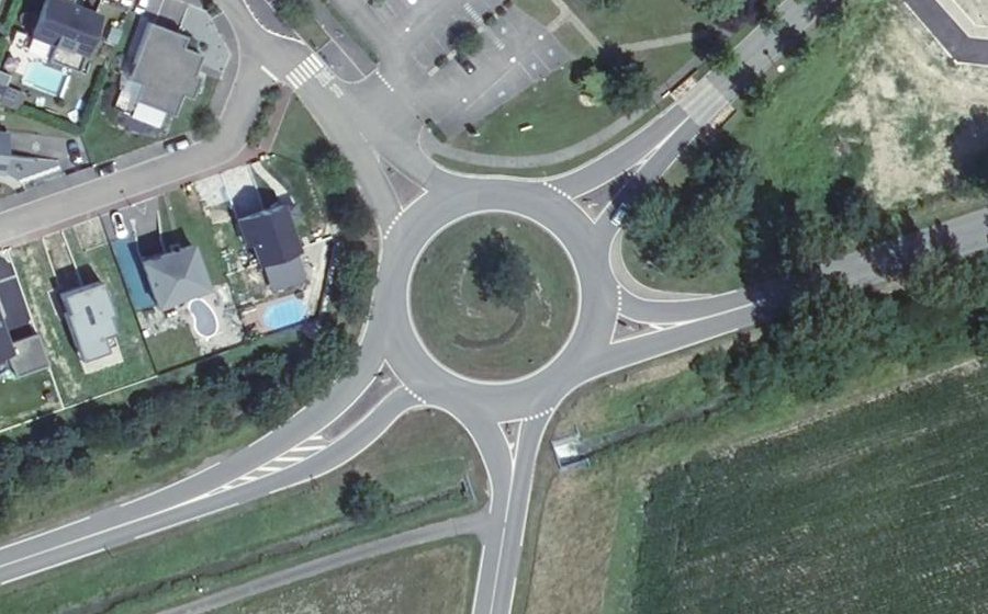 Vue aérienne du Rond-point anonyme n°20567268