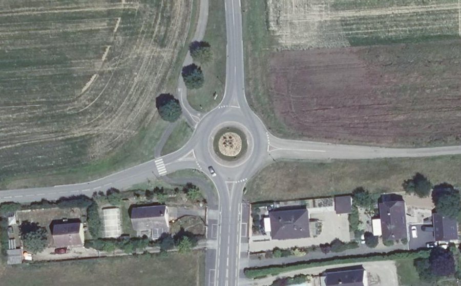 Vue aérienne du Rond-point anonyme n°20568568
