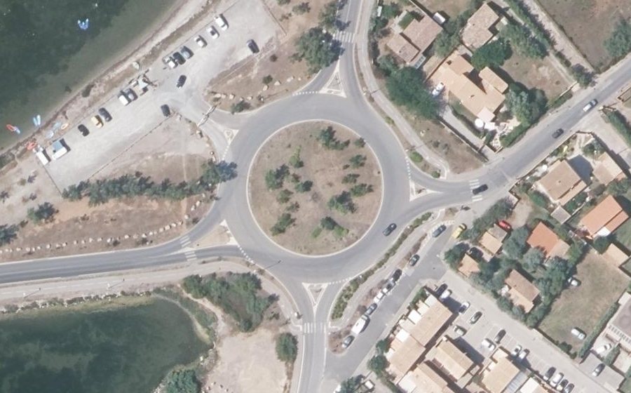 Vue aérienne du Rond-point anonyme n°20571813