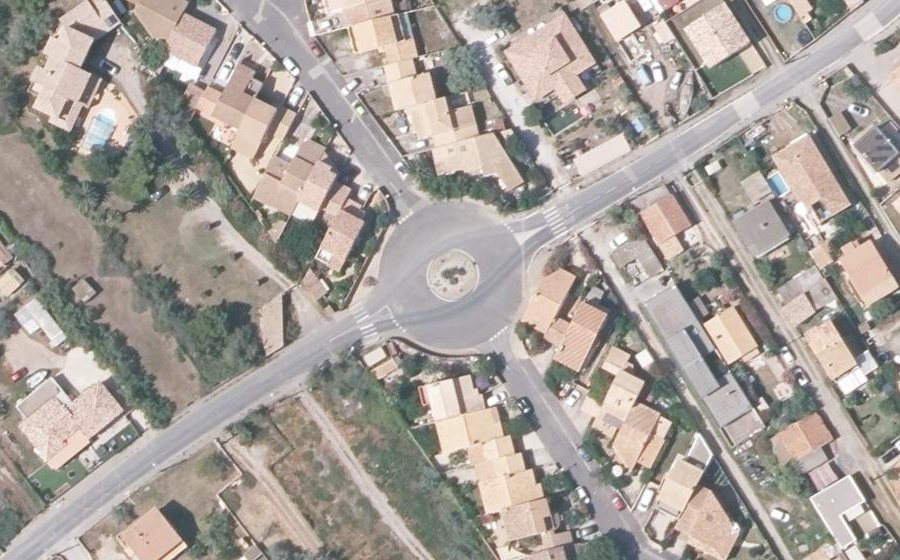 Vue aérienne du Rond-point anonyme n°20571819