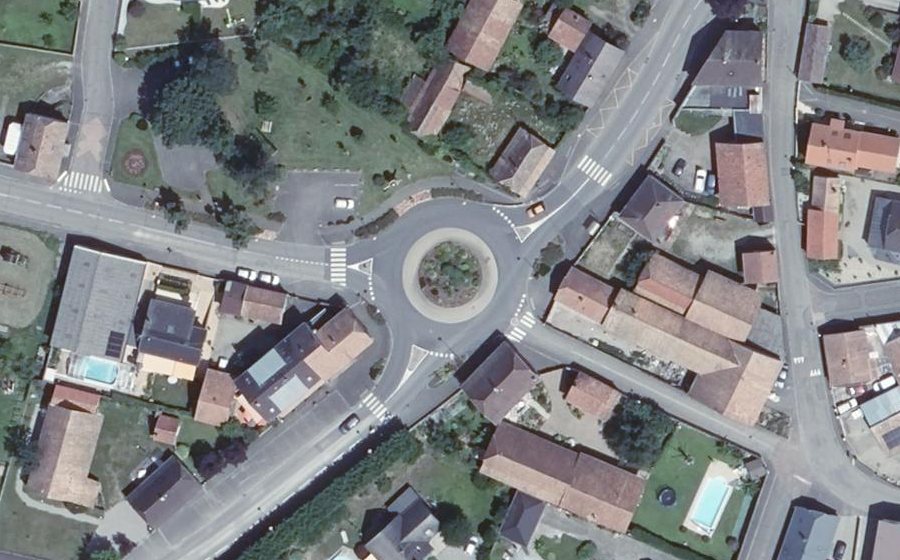 Vue aérienne du Rond-point anonyme n°20572563
