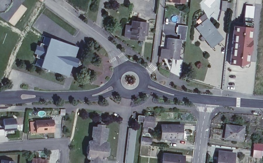 Vue aérienne du Rond-point anonyme n°20576816