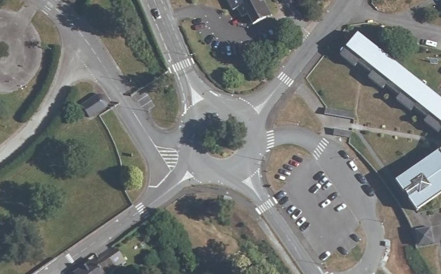 Vue aérienne du Rond-point anonyme n°205985849