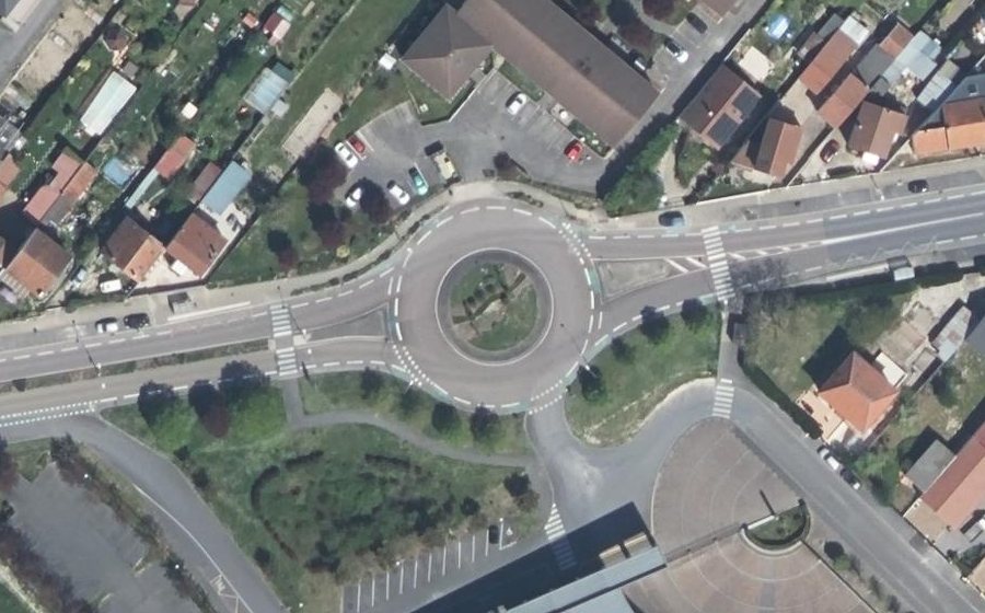 Vue aérienne du Rond-point anonyme n°206020055