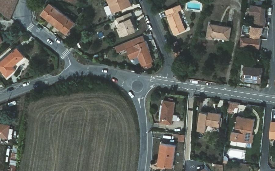 Vue aérienne du Rond-point anonyme n°206085082