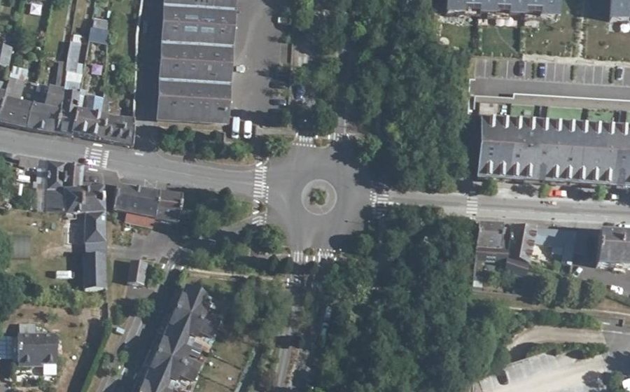 Vue aérienne du Rond-point anonyme n°206107307
