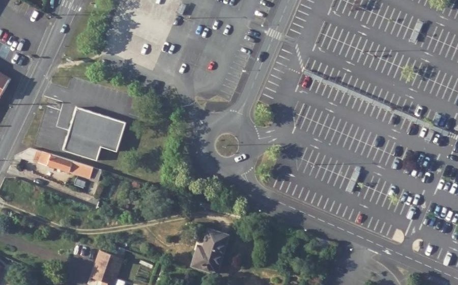 Vue aérienne du Rond-point anonyme n°206107476