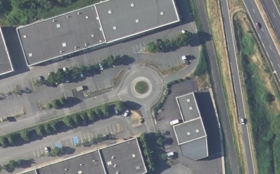 Vue aérienne du Rond-point anonyme n°206110563
